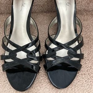 Jaclyn Smith Black dress sandals